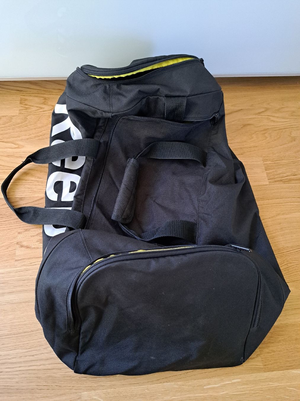 Reebok Borse: Reebok Sporttasche, schwarz – Usato da Murten venduto da ste_s76w 2
