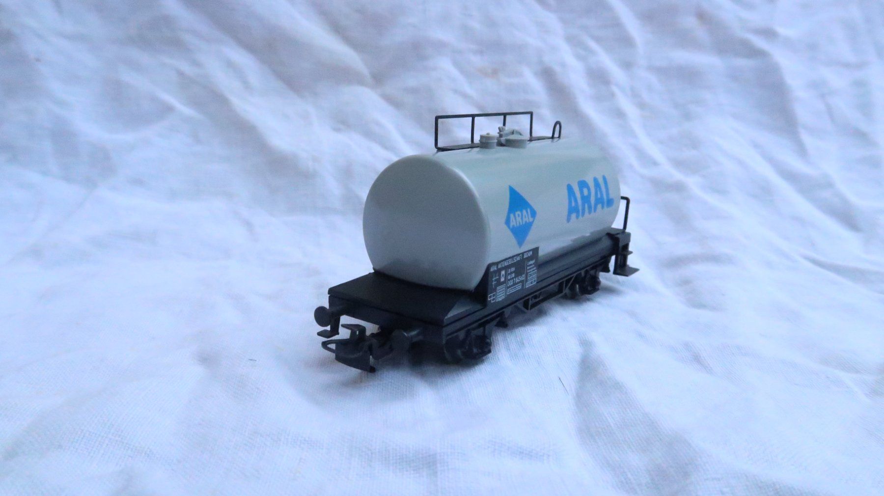 Märklin Trains électriques: MÄRKLIN Nr. 4440 DB "Aral" Tankwagen – D'occasion à Muttenz par Laeckerlihamschter 2