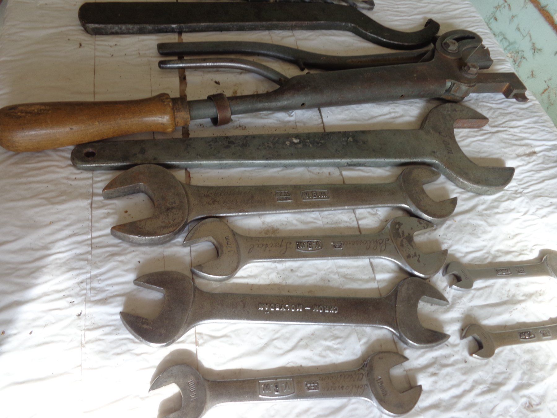 Tous les outils: Werkzeug Diverses und Diverse Bohrer – D'occasion à Liestal par Gecko16 2