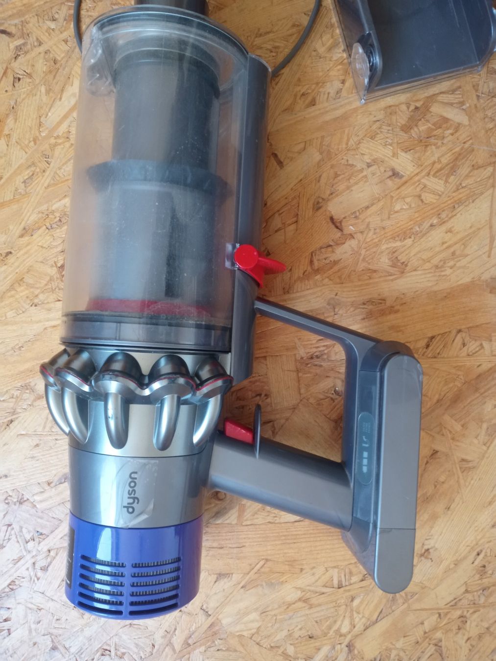 Dyson Staubsauger & Zubehör: Dyson V10 Staubsauger – Gebraucht aus Prez-vers-Siviriez von Monija70 6