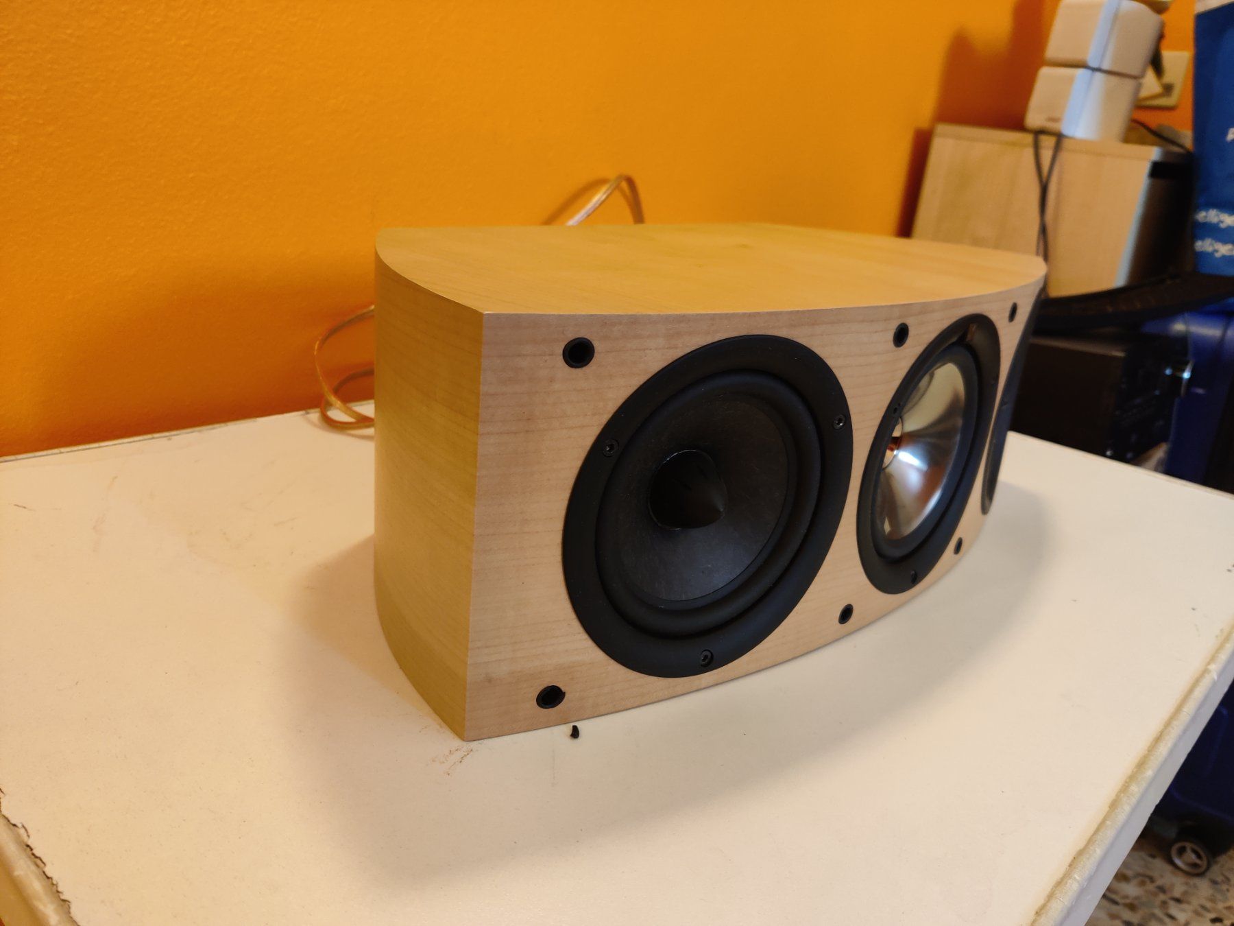 Kef Casse acustiche: KEF iQ60c Center Channel Speaker Highlights – Usato da Viganello venduto da XTECHSTOREX 3