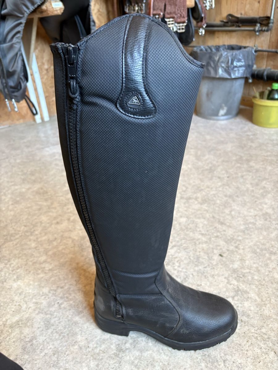 Scarpe da donna: Schwarze Winterreitstiefel – Nuovo (secondo la descrizione) da Ballwil venduto da cin_v2ym