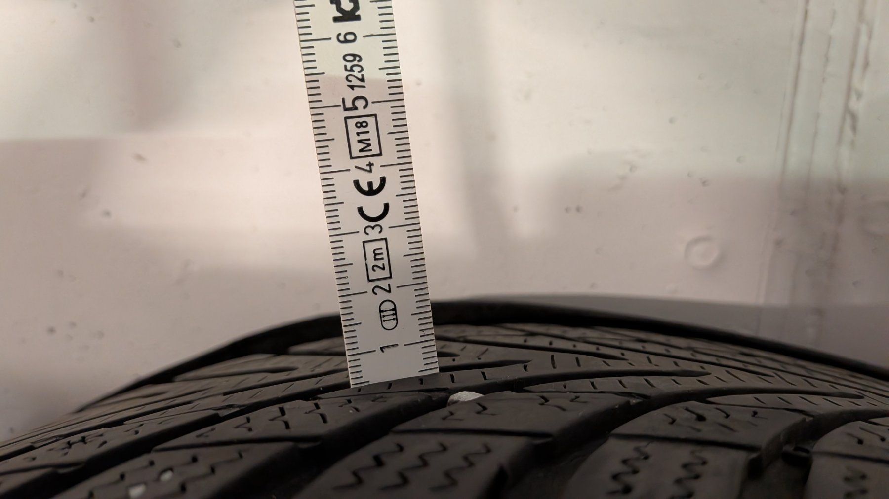 Pneus & Roues: 4x Stahlfelge mit Winterbereifung und Radkappen – D'occasion à Geuensee par BirAir 6