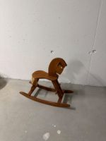 Klassisches Schaukelpferd aus Holz