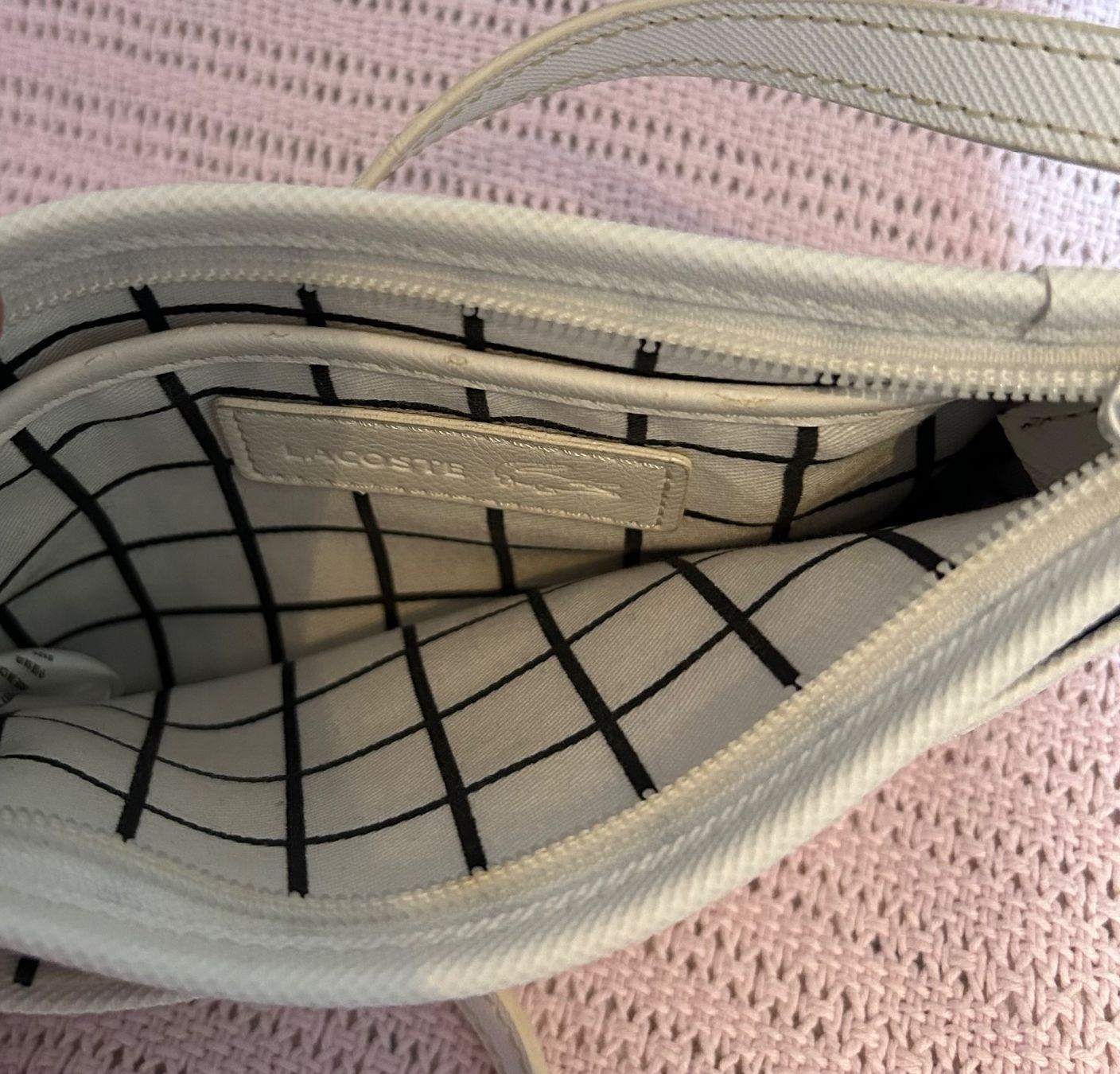 Lacoste Taschen für Damen: Damentasche „Lacoste“ – Gebraucht aus Zürich von LeaMilj 4