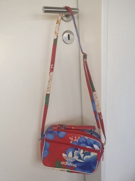Adidas Borse da donna: **ADIDAS** Cross Body Bag / Handtasche – Usato da Buchrain venduto da regenblume3