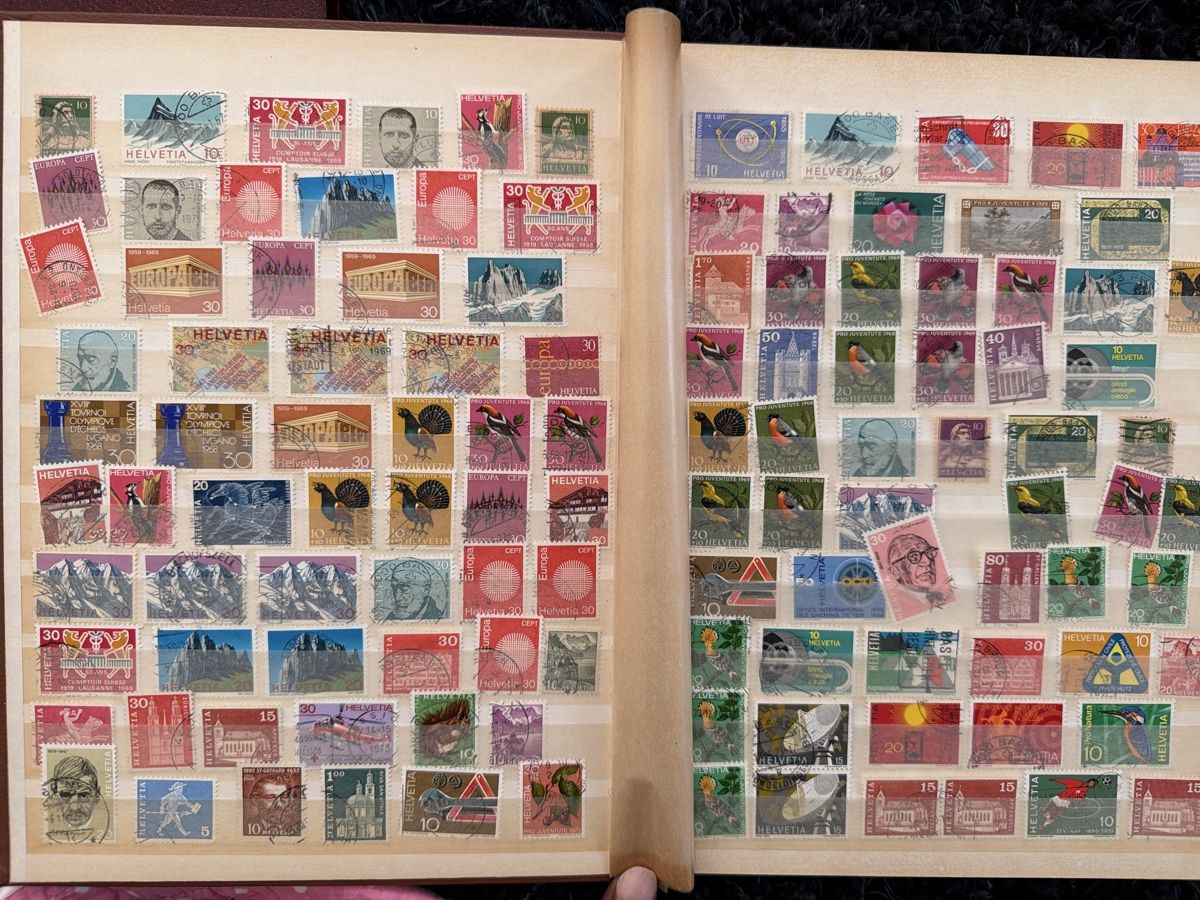 Alben: Briefmarken-Album Schweiz  – Gebraucht aus Hittnau von Pat_yl7f 2