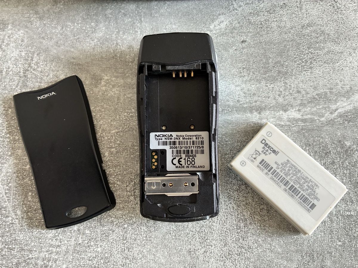Nokia Handys / Smartphones: Nokia 8210 – Gebraucht aus Emmenbrücke von nne_hm9j 3