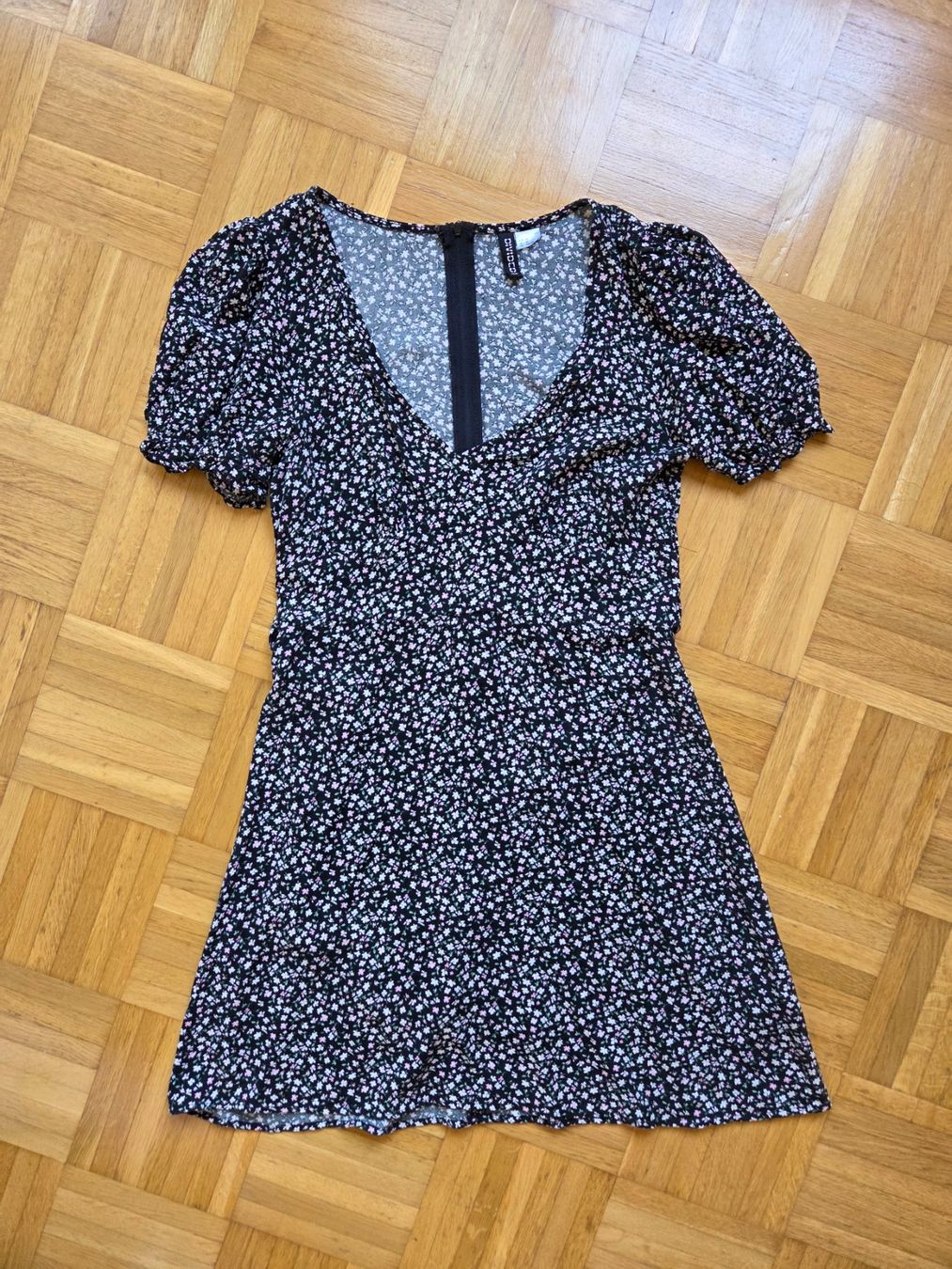 H&M Vestiti: Robe à petites fleurs blanches et roses – Usato da Grand-Lancy venduto da jess.gms 1