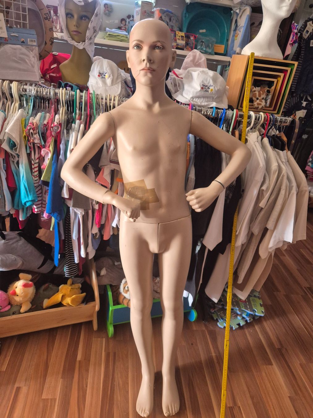 Autres décorations & accessoires: Schaufensterpuppe Kind ca 1m50 – D'occasion à Schwarzenburg par Flamingo07