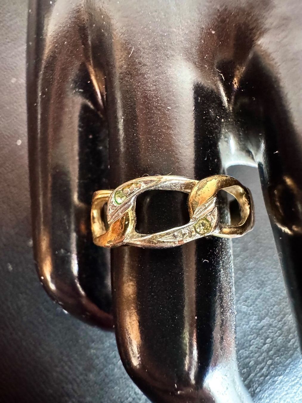 Bagues: Wunderschöner vergoldeter Ring mit eingelegten Steinen. – D'occasion à Bern par Yunkom