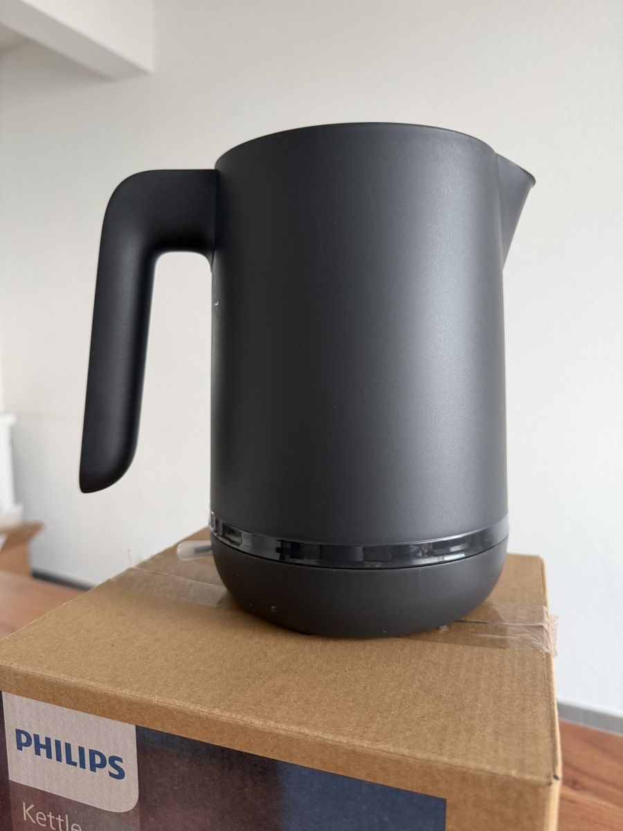 Philips Bollitori: Bouilloire électrique noire. Philips. – Nuovo (secondo la descrizione) da Neuchâtel venduto da nini068 1