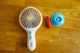 Top Zustand! Handventilator mit Akku, praktisch, aufladbar
