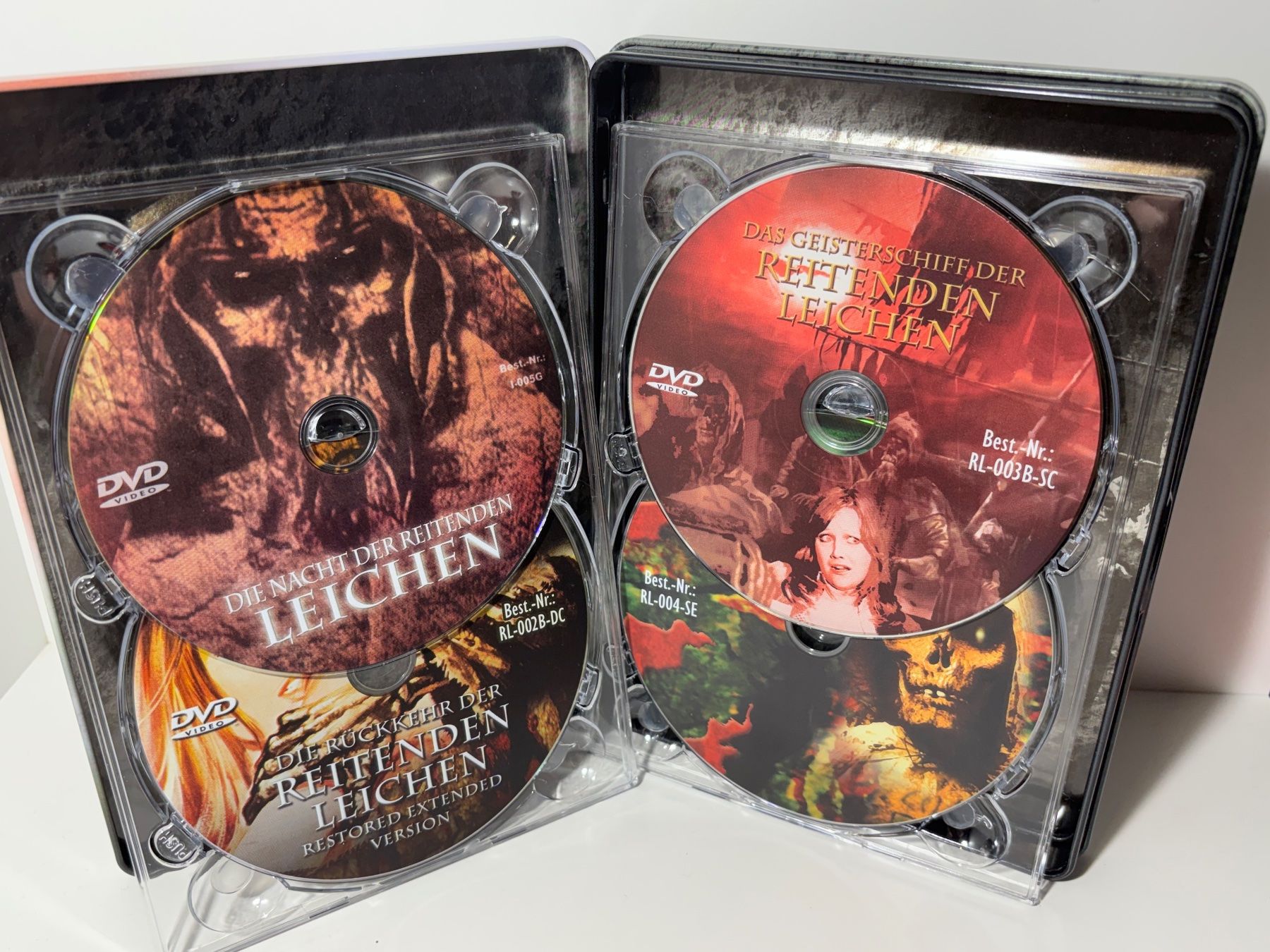 Tutti i DVDs: Die Reitenden Leichen 1-4 DVD Metalbox – Usato da Wilderswil venduto da Sstriker 5