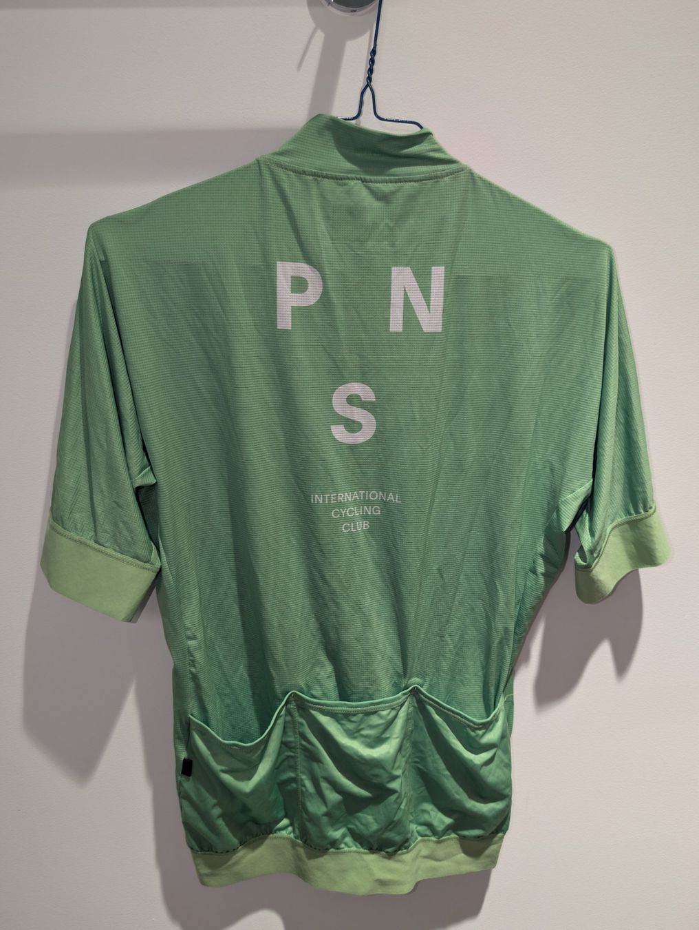 Pas Normal Studios Leibchen & Hosen: Velojersey Kurzarm Pas Normal Studios – Gebraucht aus Zürich von patmeye