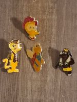 Lot de 4 pins personnages dessin animé occasion