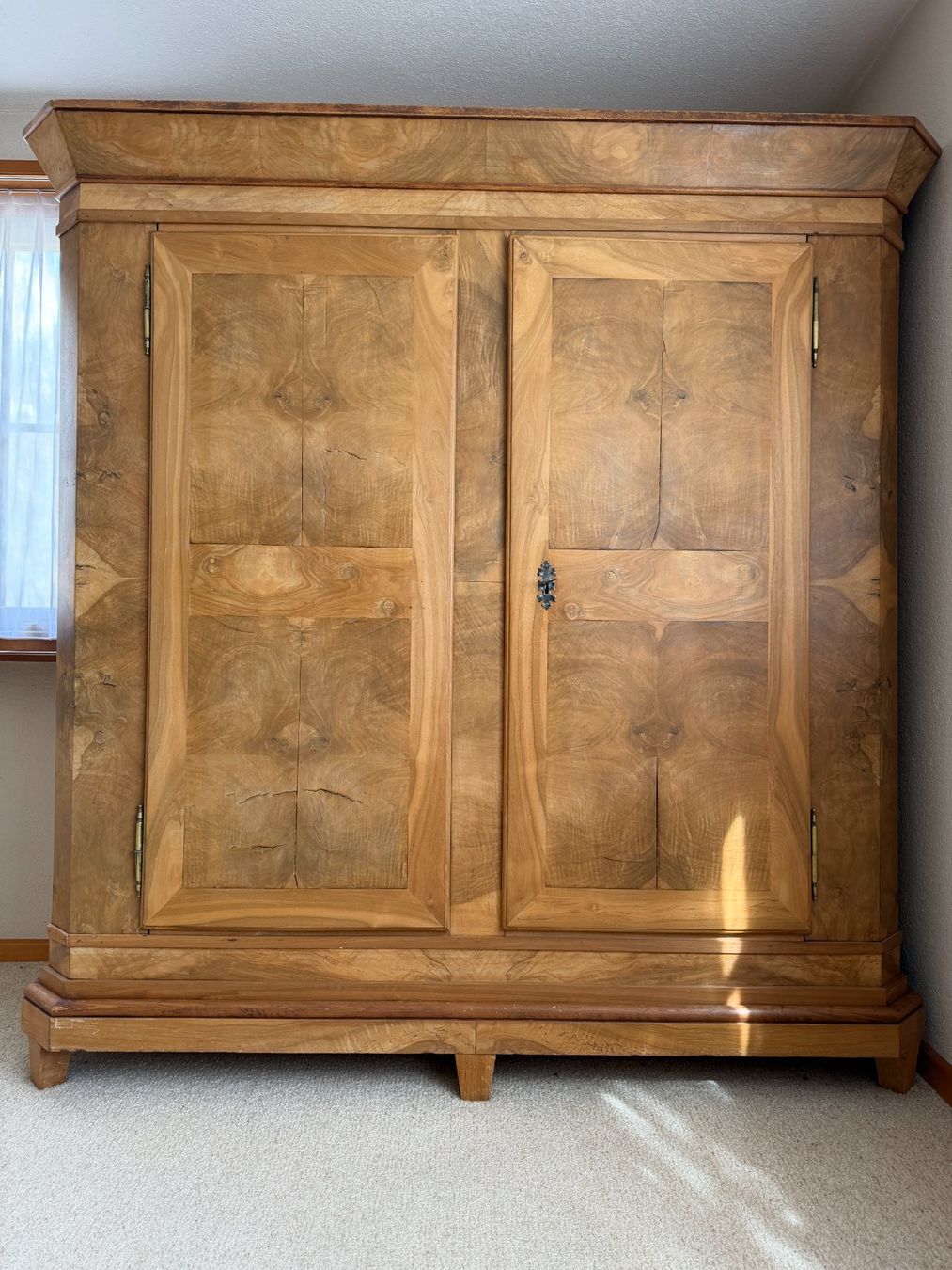 Armoires: Antiker Schrank – D'occasion à Jenaz par Sandrobordoli