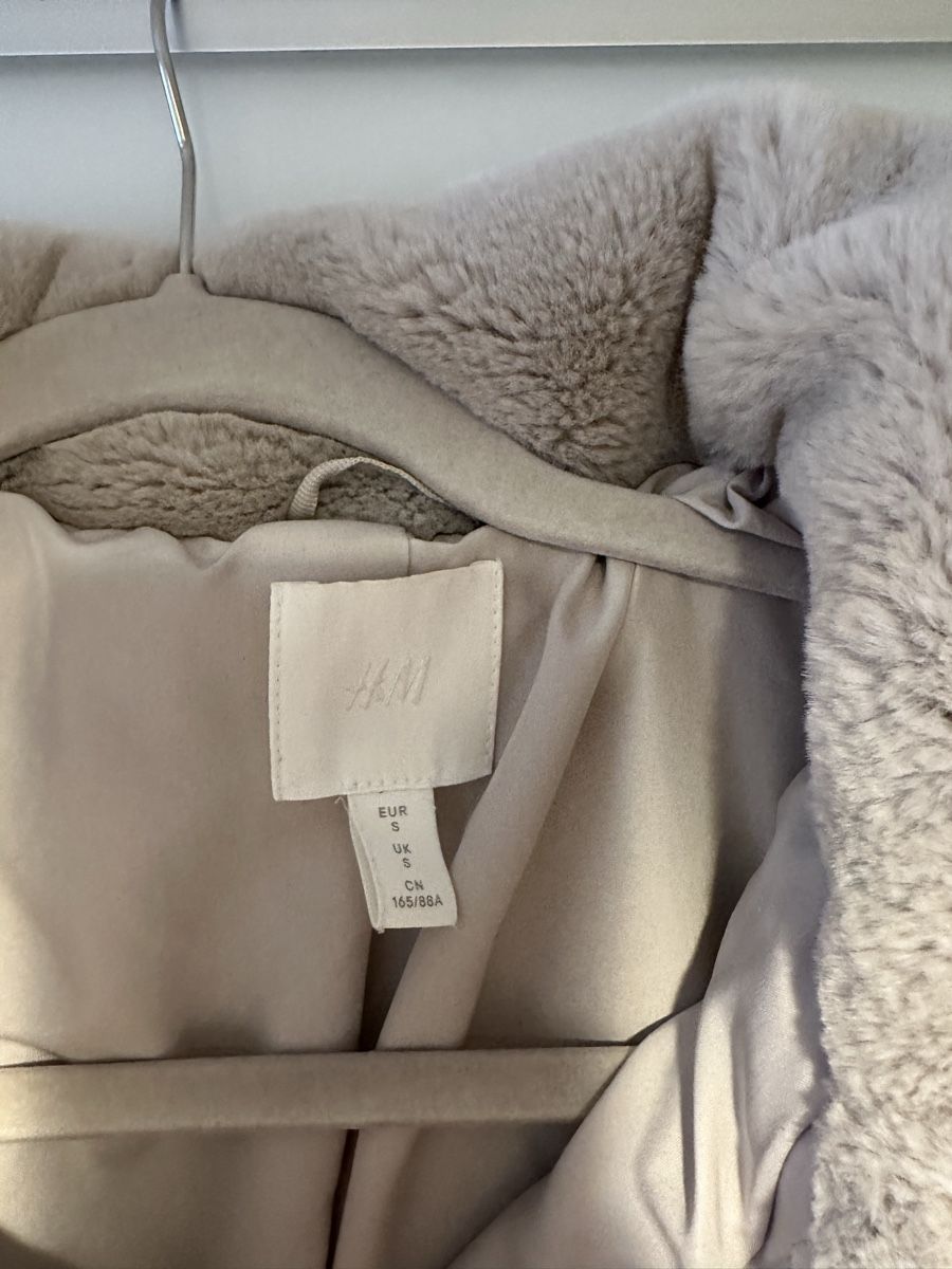 H&M Giacche: H&M Felljacke, Grösse S, beige. Kuschelig durch den Winter! – Usato da Zürich venduto da _aangela 3