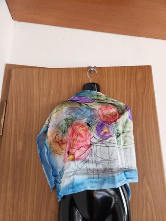 Foulard en soie imprimé floral multicolore 