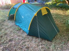 Zelt für 2-3 Personen / Tente pour 2-3 personnes