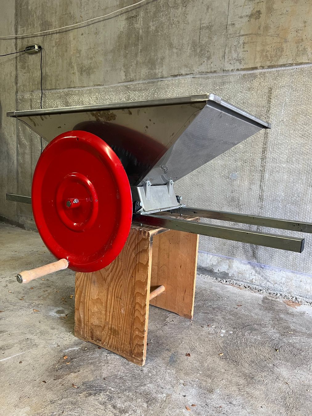 Tutte le macchine: Obst- und Weintraubenmühle – Usato da Liestal venduto da SevyLi 3