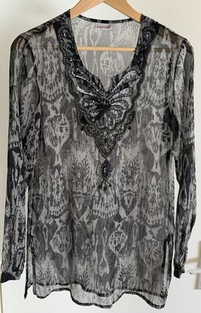 Blouse longue légère avec des paillettes, tail