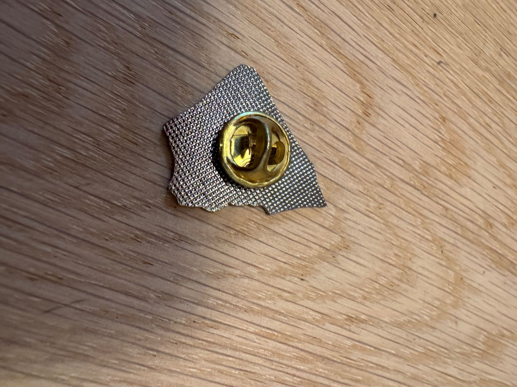 Placchette & Badge: Pin / Anstecker – Usato da Winkel venduto da Schorley 1