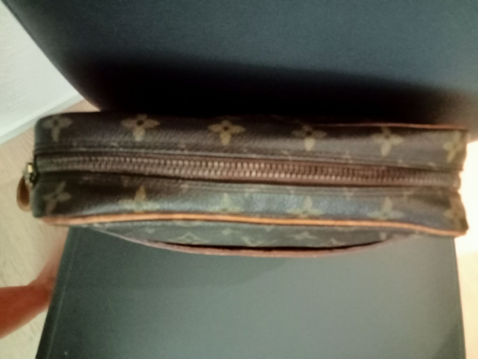 Louis Vuitton Sacs femmes: Louis Vuitton Tasche  – D'occasion à spreitenbach par duftkissen 2