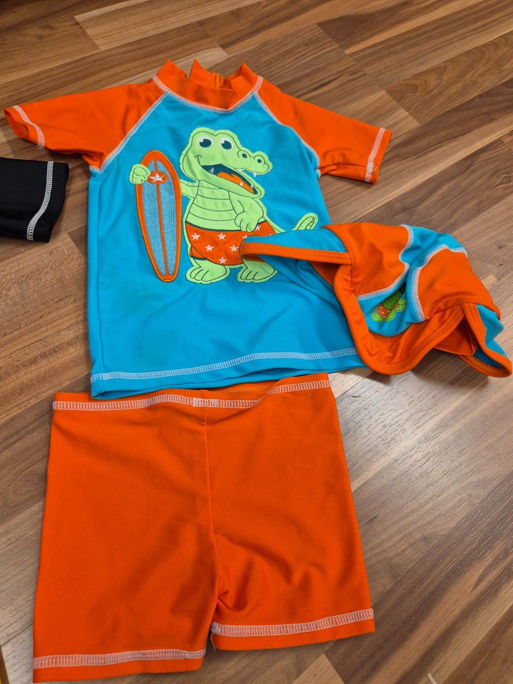 Costumi da bagno: 1 UV-Schutz 2 Teiler mit mütze Gr.86 B – Usato da Schwarzenburg venduto da Flamingo07