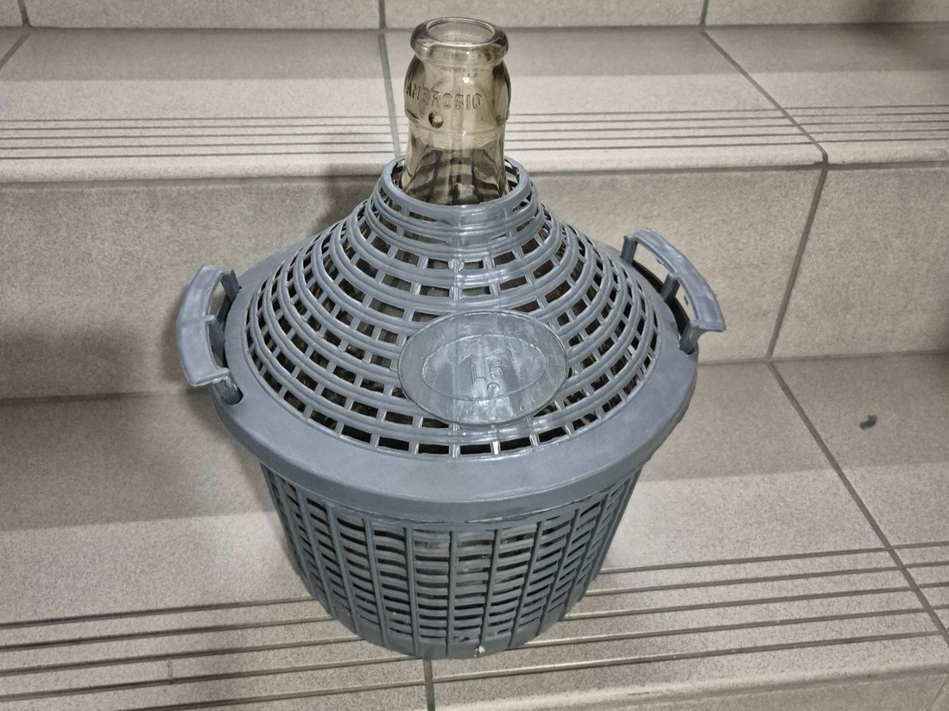 Accessori: Glasballon 5L im Kunststoffkorb – Usato da Fraubrunnen venduto da schlafenKuh