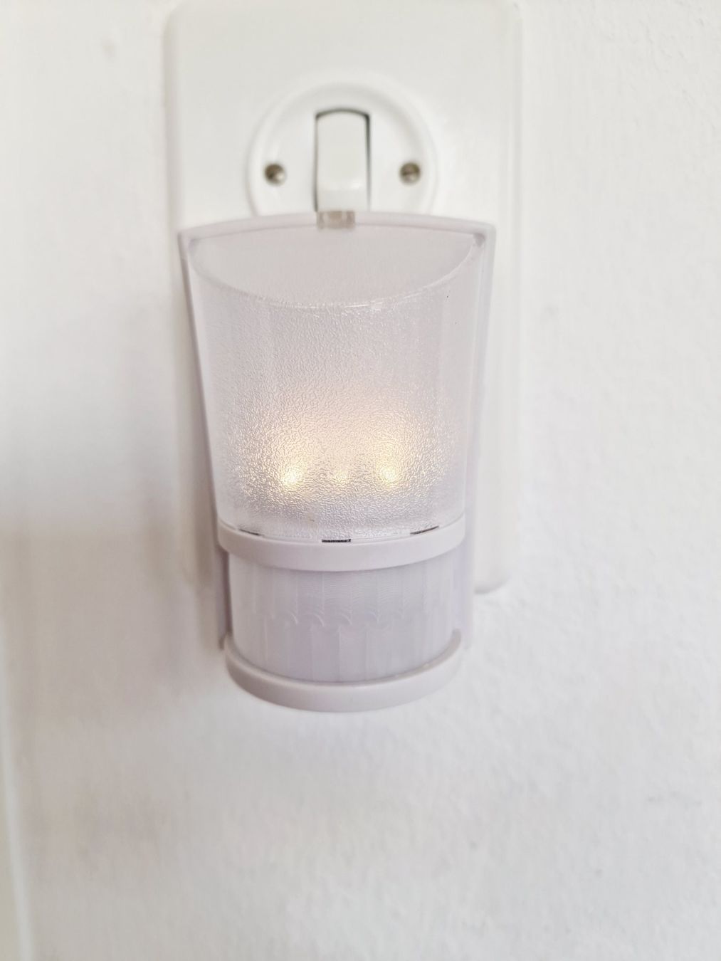 Lampes: Zwei Nachtlichter mit Bewegungsmelder – D'occasion à Hallau par CHACLA