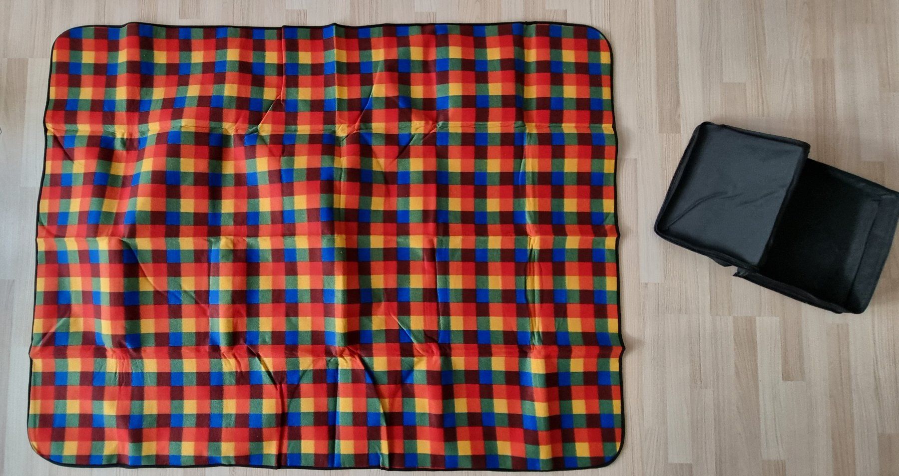 Coperte: Picknickdecke mit Tragtasche. NEU UND UNGEBRAUCHT – Nuovo e nell'imballaggio originale da Oetwil am See venduto da fineli2 2