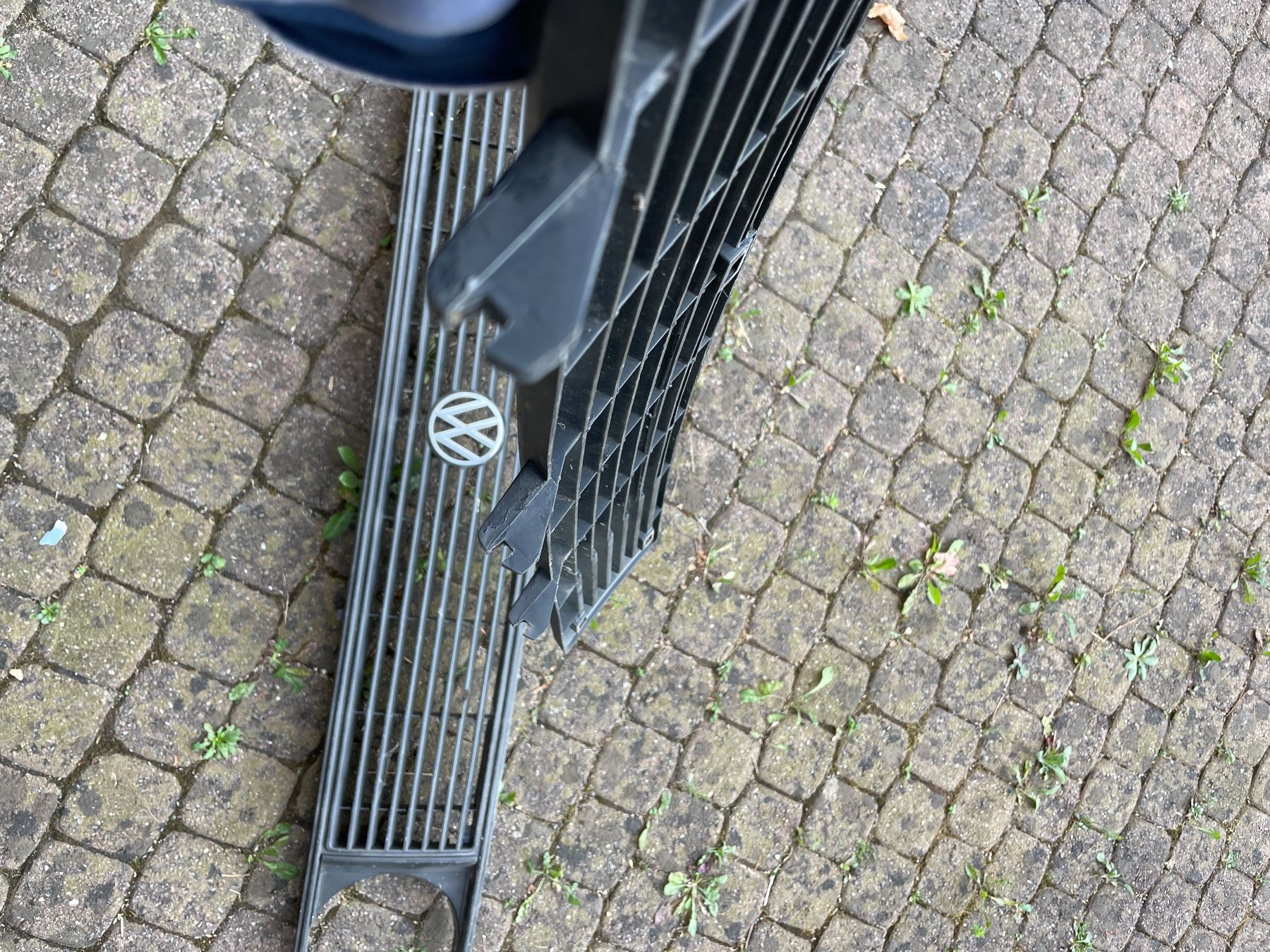 Volkswagen Alle Autoersatzteile: VW T3 Typ2 Kühlergrill Kombination – Gebraucht aus Obergerlafingen von bas_b7v6 8