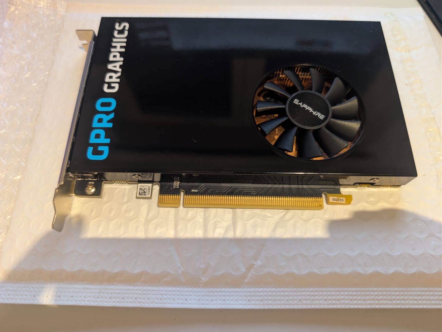 Amd Cartes graphiques: SAPPHIRE GPRO E8870 4GB – D'occasion à Hendschiken par Sillii 1