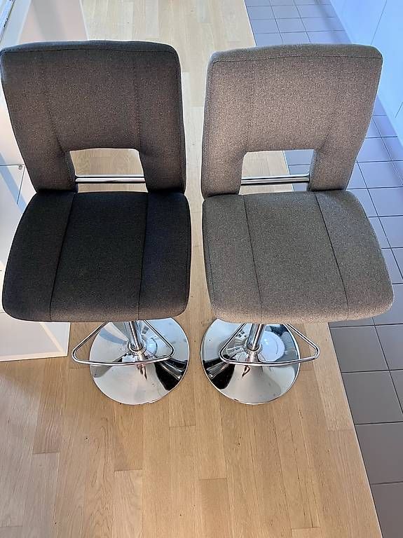Tavoli: Moderner Bartisch Hochglanz weiss inkl. 4 Barhocker – Usato da Romanshorn venduto da mar_w6cq 1