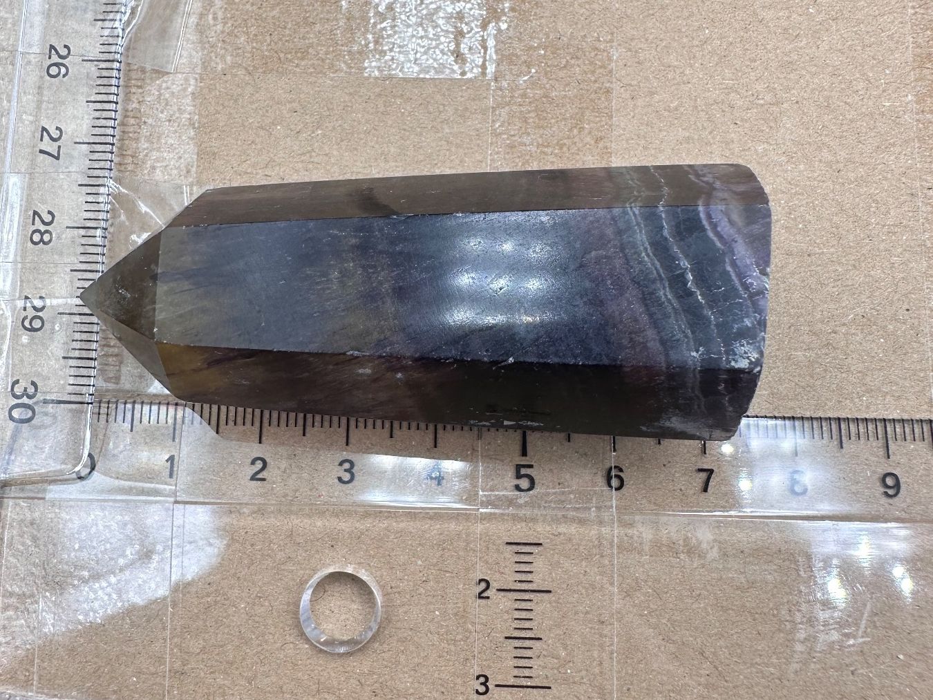 Minerali & Pietre curative: Dunkler, gelber Fluorit Obelisk, Spitze – Nuovo e nell'imballaggio originale da Männedorf venduto da Handschmeichler 2