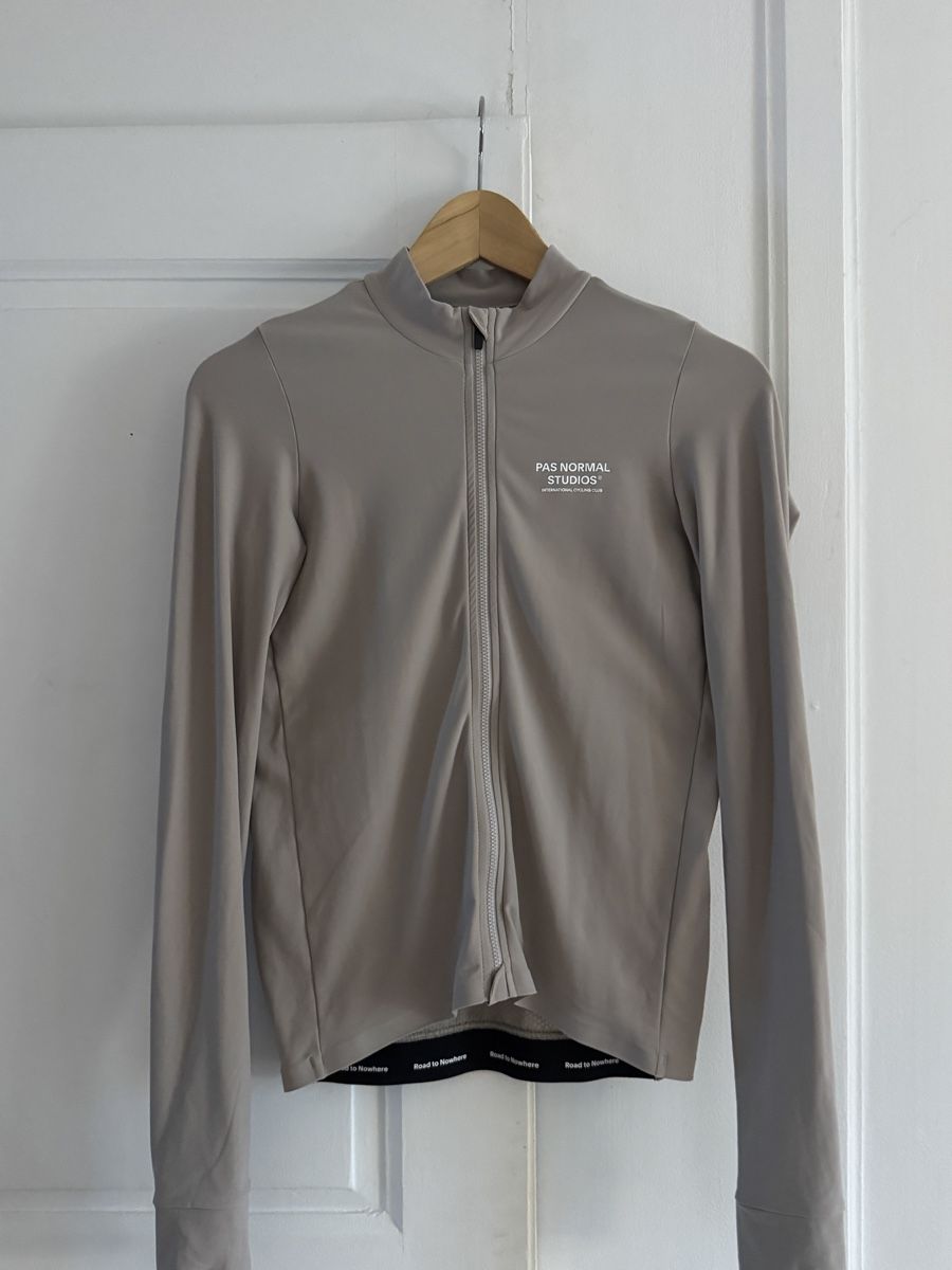 Pas Normal Studios Leibchen & Hosen: Pas Normal Studios -  Mechanism Long Sleeve Jersey – Neu (gemäss Beschreibung) aus Diesse von second_life