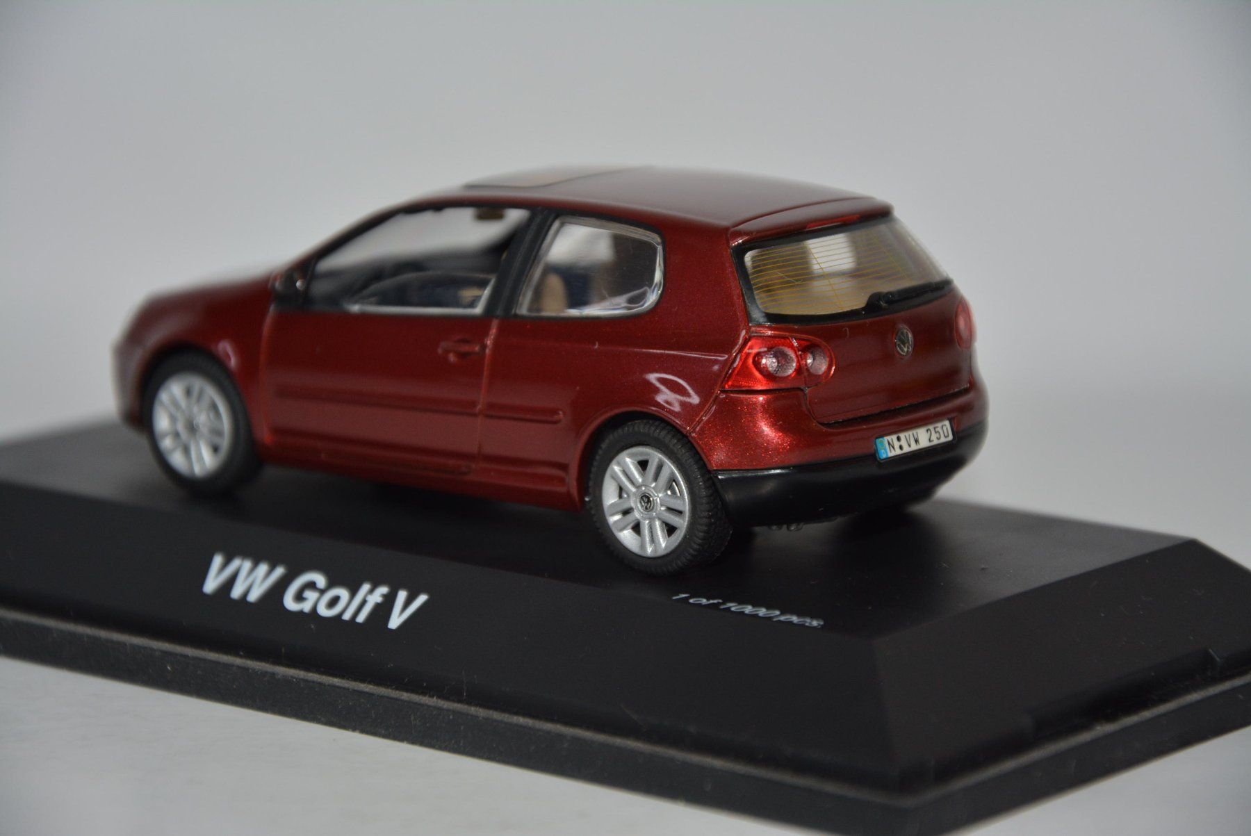 Volkswagen Modellini d'auto: VW Golf V , Schuco , 1:43 – Nuovo e nell'imballaggio originale da Goldach venduto da Feivel9 8