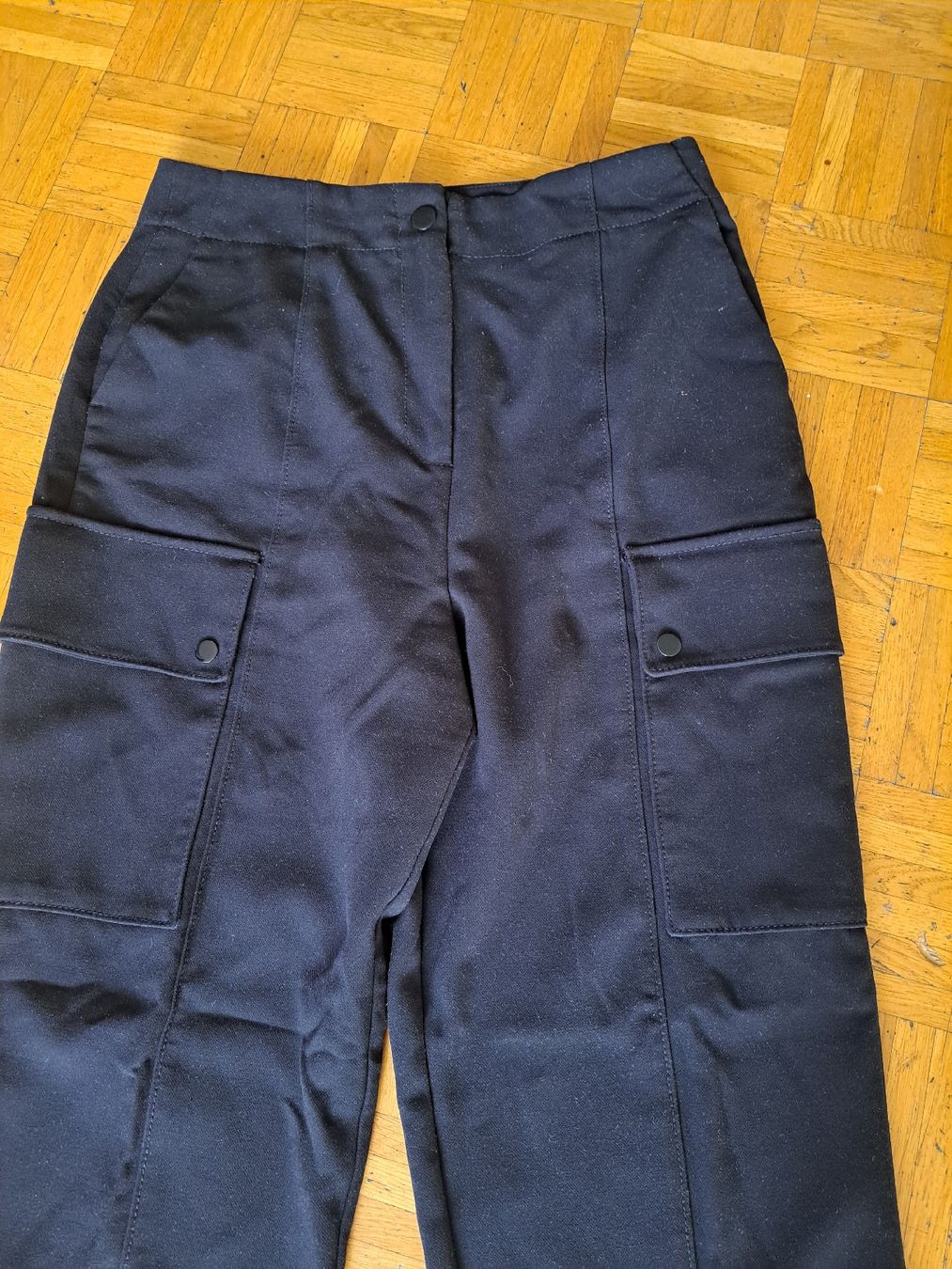 Sandro Pantaloni: Pantalon cargo Sandro noir taille 38. Parfait  – Usato da Chêne-Bourg venduto da mar_p5n7 3