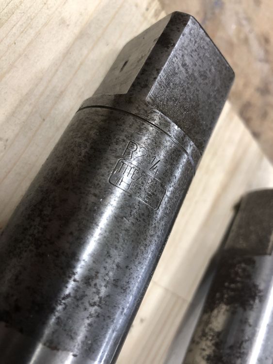 Tous les outils: Taraud 1 et 2 - R 2 1/4 HSS - comme neufs – D'occasion à Prilly par Antoine16 1