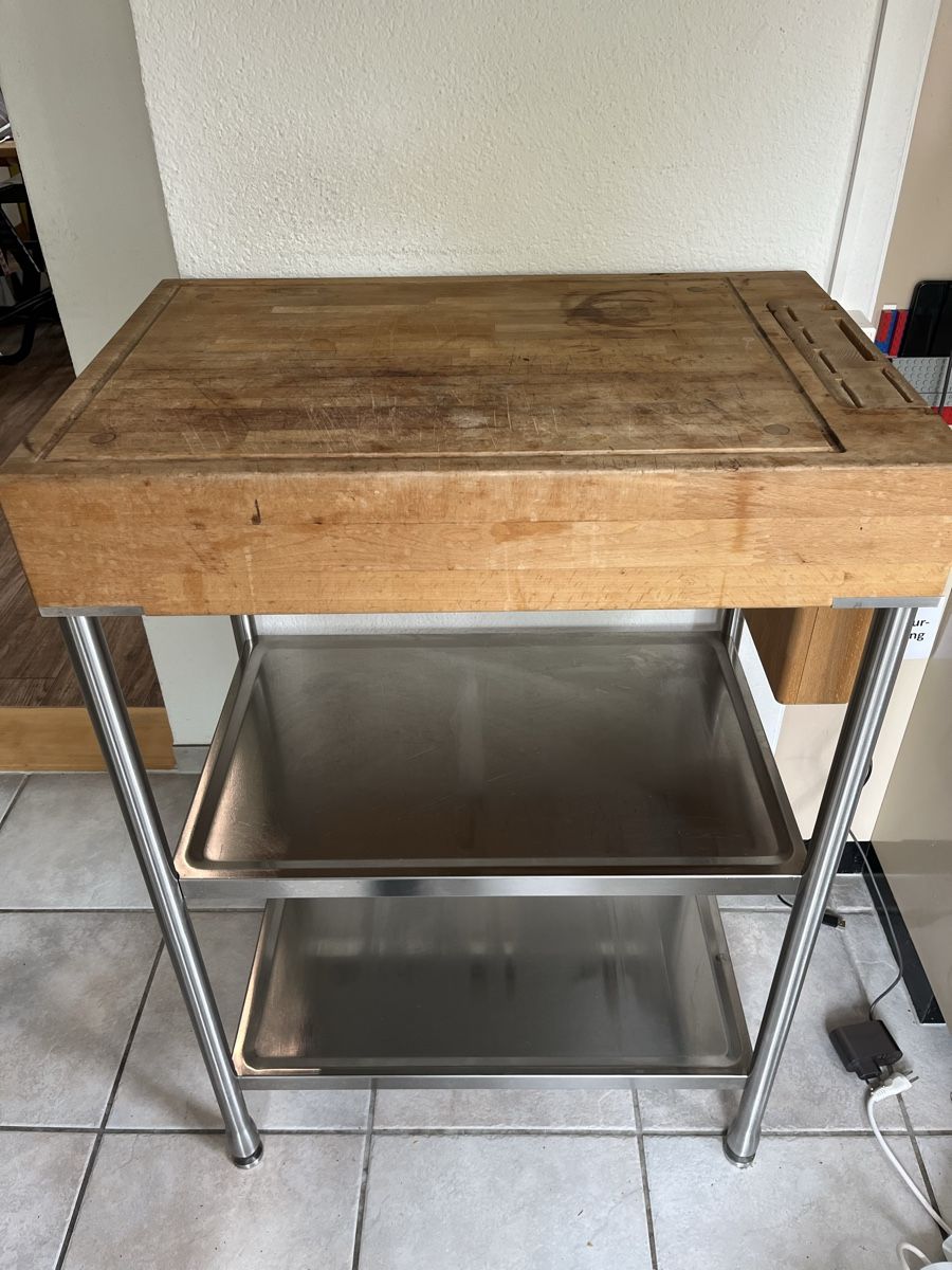 Cucine complete: Küchenmöbel mit Messerblock (Holz/Edelstahl) – Usato da Winterthur venduto da Maetzdotnet