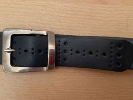 Gürtel 105x2,5cm/NP47CHF Leder Metall Dunkelblau
