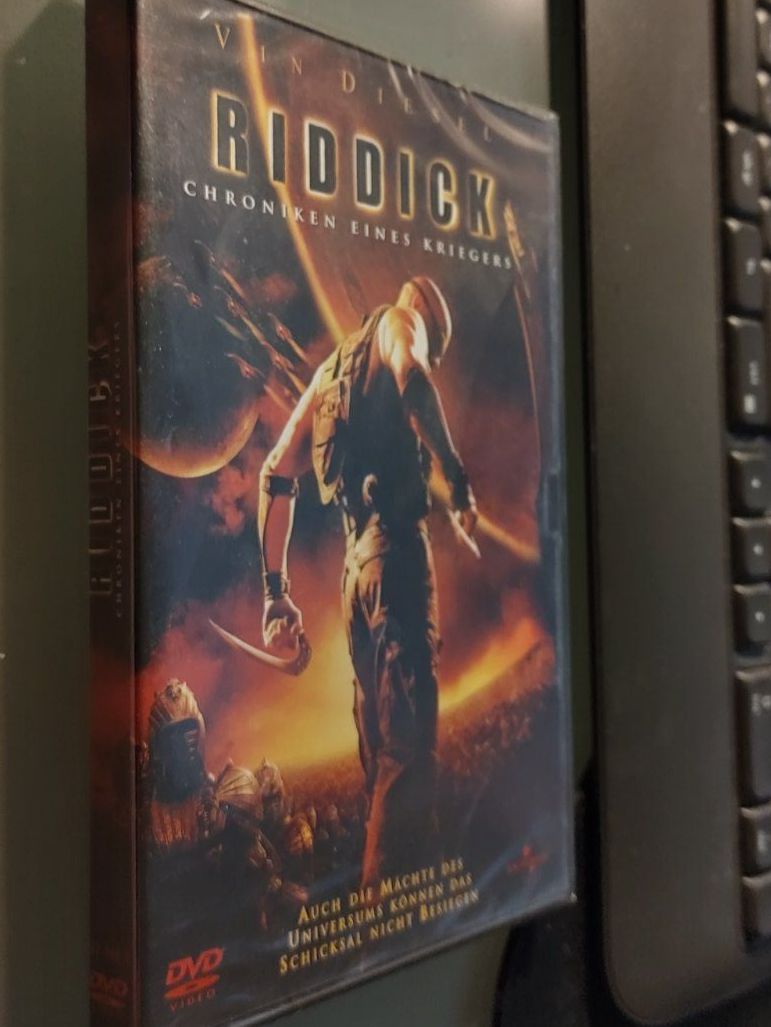 Tutti i DVDs: Riddick DVD Chroniken eines Kriegers Original Verpackt – Nuovo e nell'imballaggio originale da Dottikon venduto da Oldyfreak