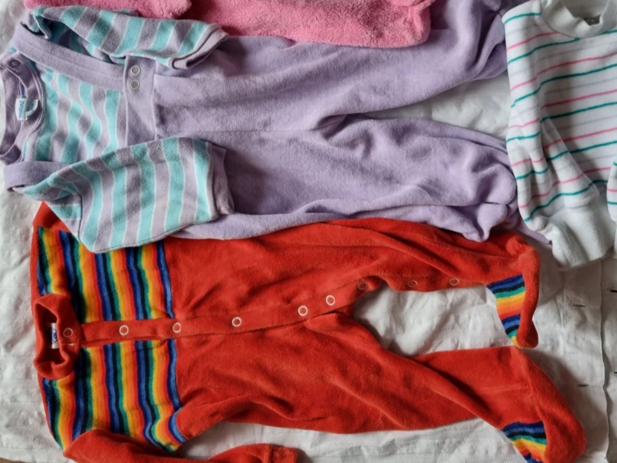Pyjamas & Ähnliches: Baby Strampler 2  Stück – Gebraucht aus geroldswil von Gumball1 1