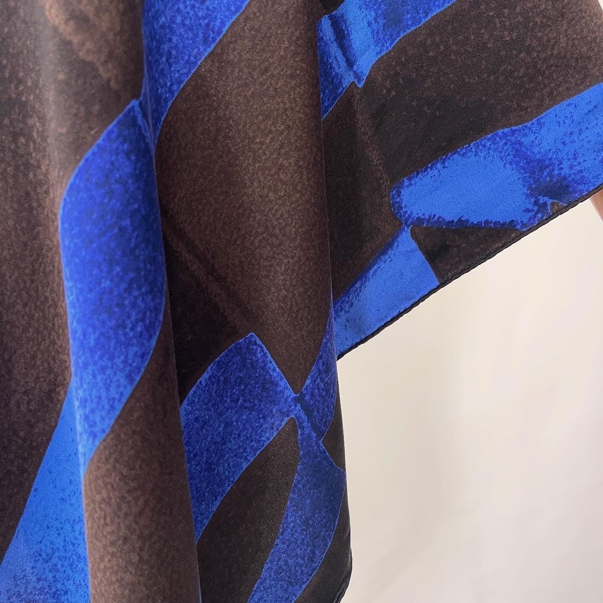 Fabric Frontline Foulards, Tücher & Schals: FABRIC FRONTLINE Silk Scarf – Neu (gemäss Beschreibung) aus Freienbach von Avviivva_Shop 3