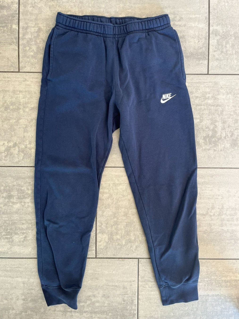 Nike Pantaloni: NIKE Trainerhose lang Blau – Usato da Otelfingen venduto da Denis_ZH