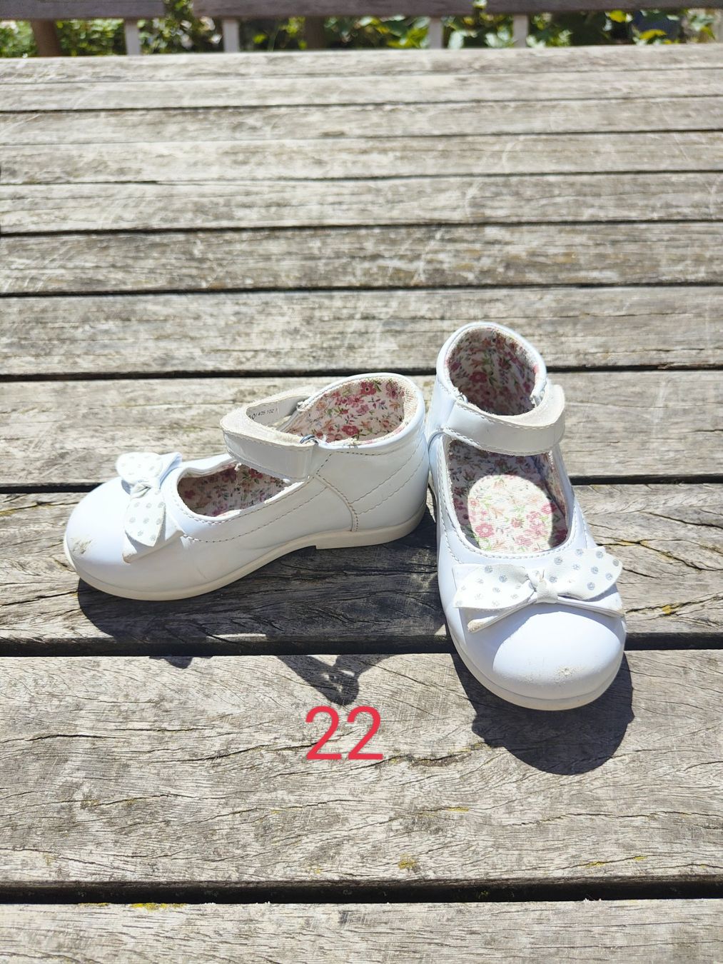 Scarpe per ragazze: Gr. 22 Sommer mädchen Schuhe weiss – Usato da Sursee venduto da lou19