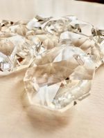 20 Glaskristalle in Samtsäcklein mit Goldprägung