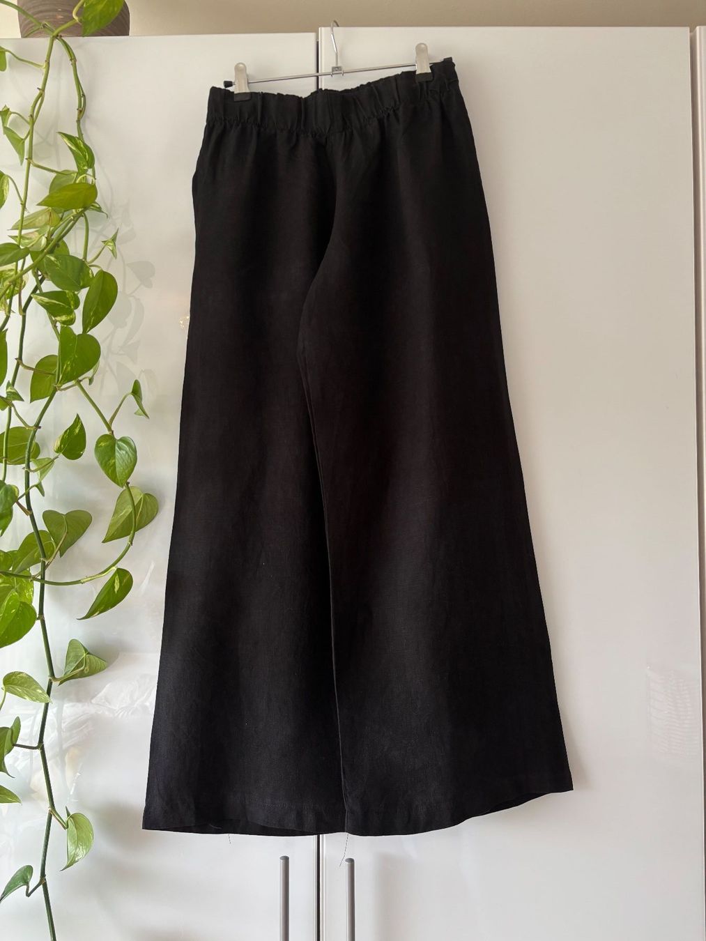 Pantaloni: HANDMADE schwarze Leinenhose – Usato da Zürich venduto da missmodernage