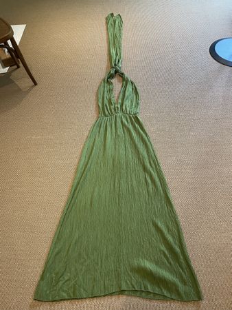 Tolles, praktisch neuwertiges Neckholder- Maxikleid